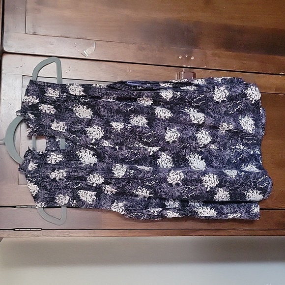 Womans blouse - Picture 2 of 3